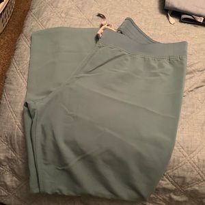 Women’s Figs Livingston Scrub Pants